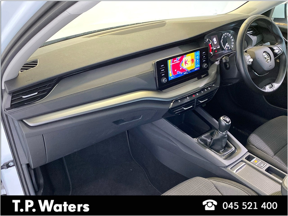 2023 Skoda Octavia - image 6