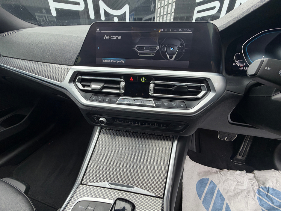 2020 BMW 3 Series - image 17