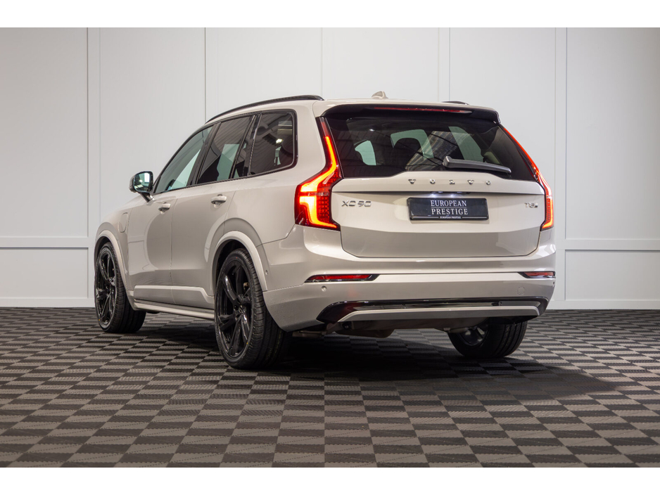 2025 Volvo XC90 - image 4