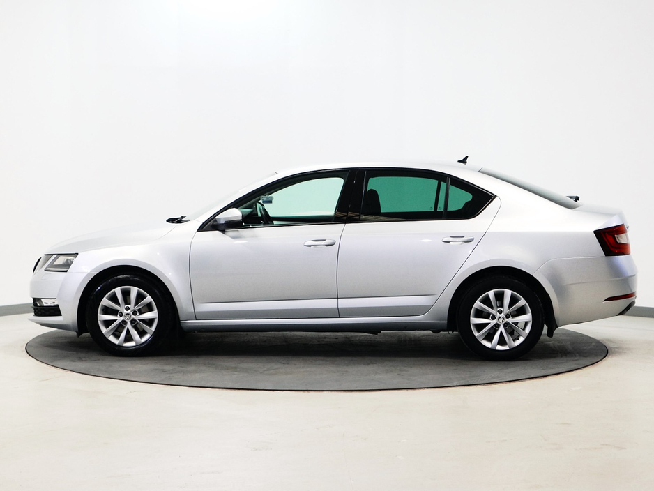 2020 Skoda Octavia - image 6