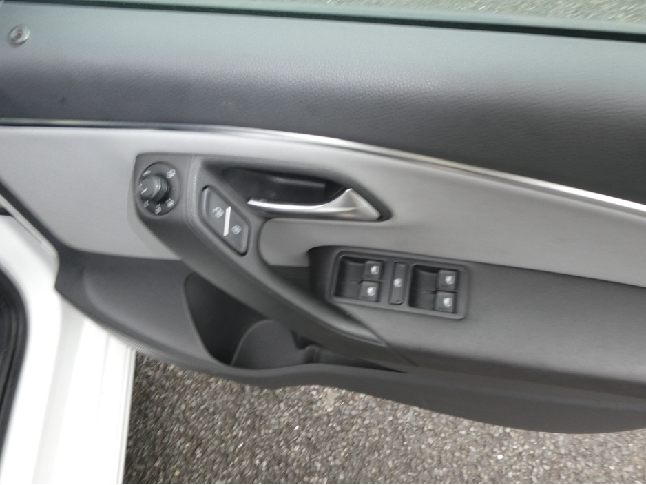 2015 Volkswagen Polo - image 15