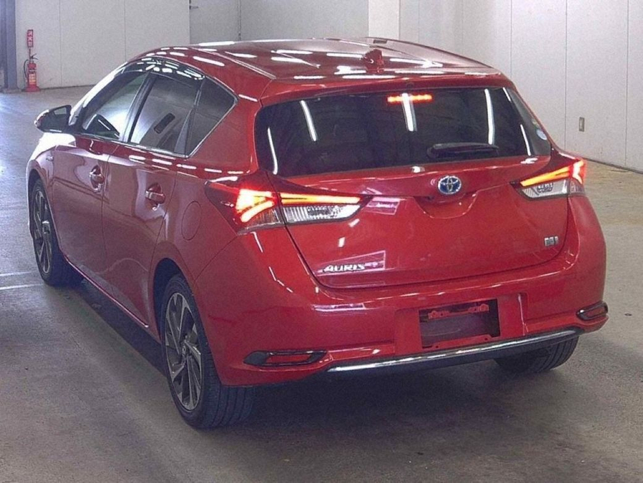 2017 Toyota Auris HYBRID G PACKAGE - WHITE LEATHER UPHOLSTERY - HEATED SEATS - FACTORY ALLOYS - REVERSE CAMERA/PARKING RADAR €15,950