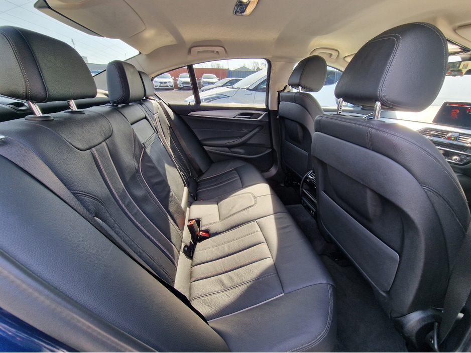 2022 BMW 5 Series - image 33