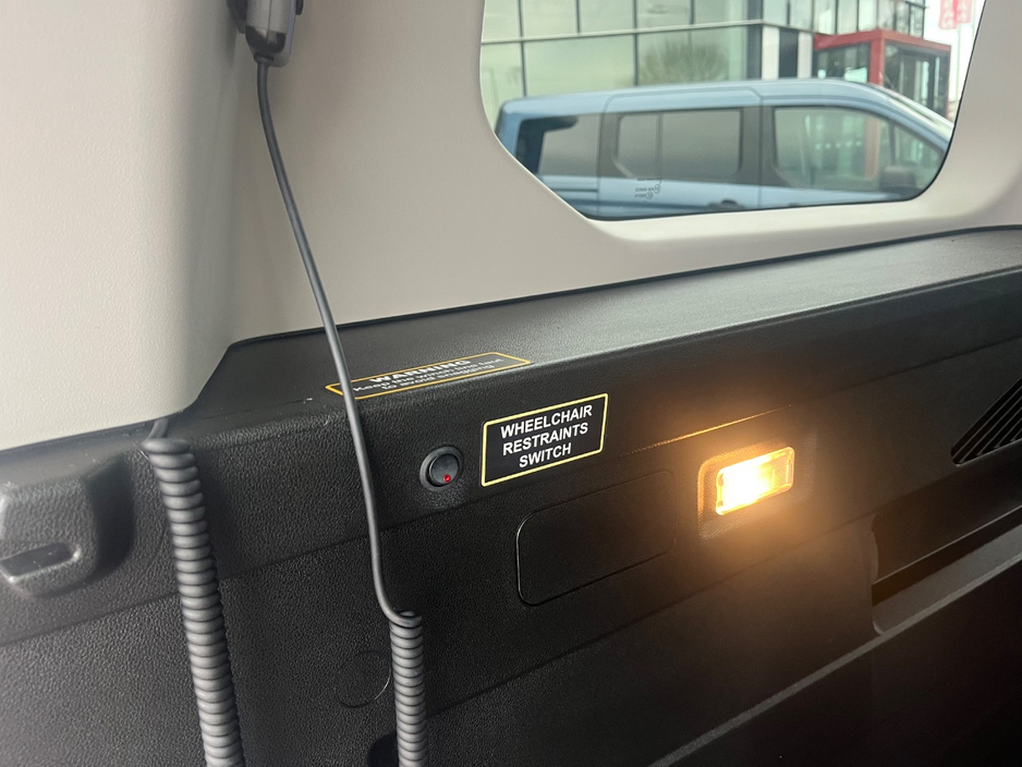 2024 Peugeot Rifter - image 9