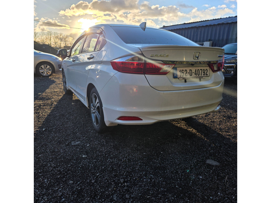 2016 Honda Grace - image 6
