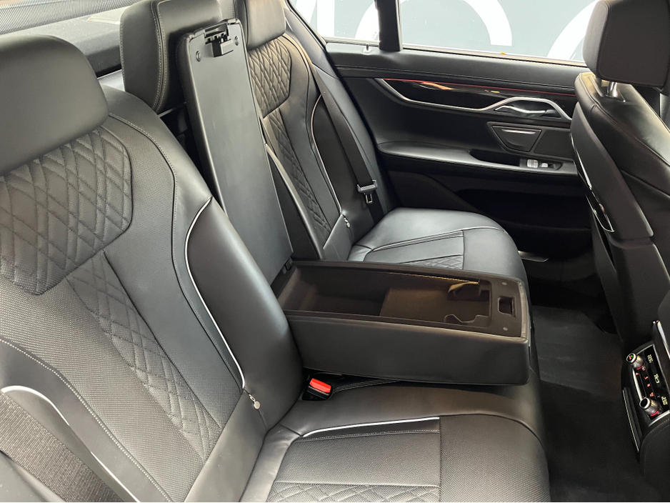 2017 BMW 7 Series - image 15