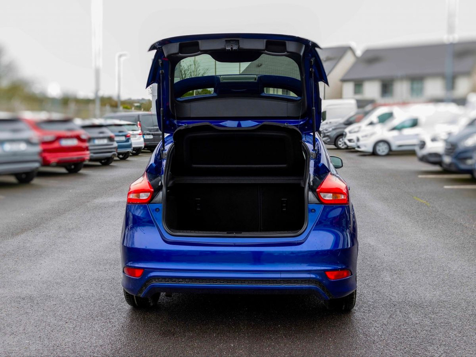 2018 Ford Focus - image 14