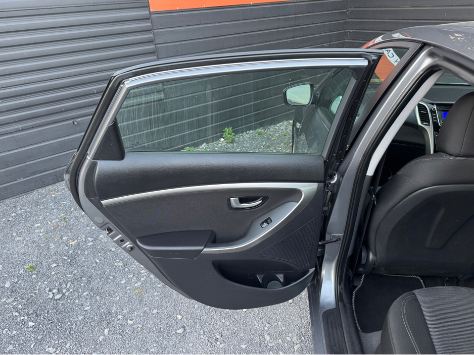 2012 Hyundai i30 - image 17