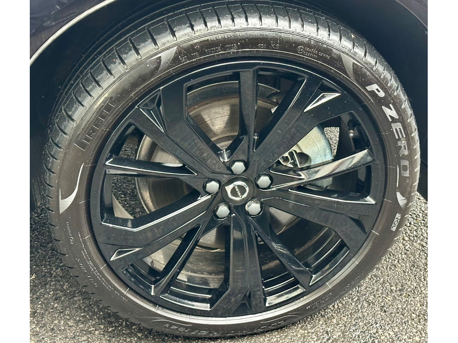 2025 Volvo XC60 - image 21