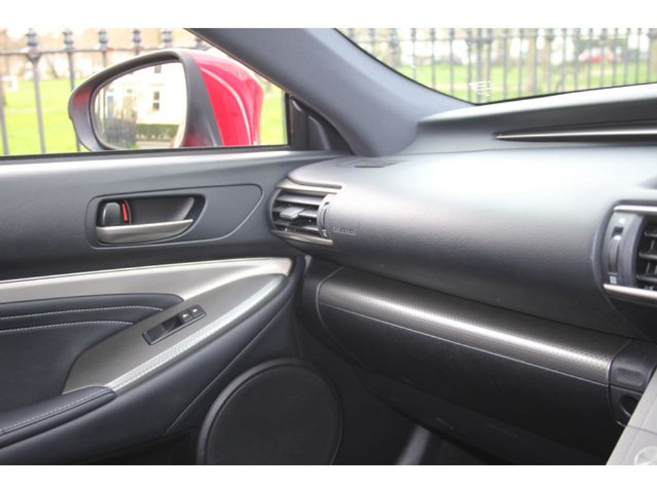 2016 Lexus RC 300 h - image 27