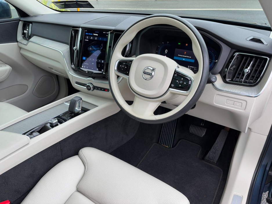 2023 Volvo XC60 BLONDE LEATHER PLUS BRIGHT T6 RECHARGE €45,995