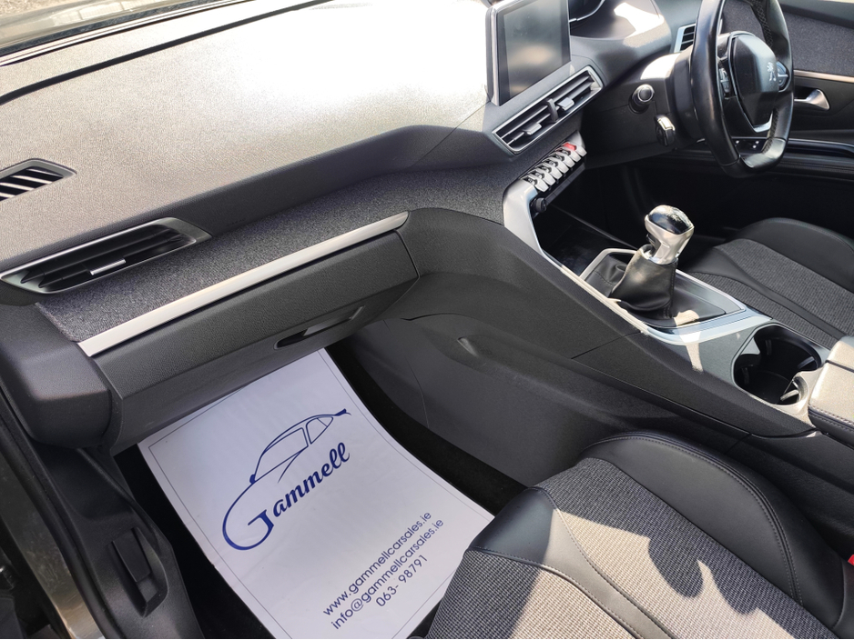 2019 Peugeot 5008 - image 10