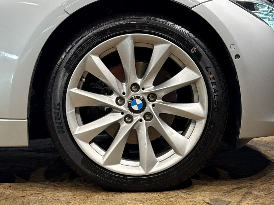 2016 BMW 3 Series - image 12