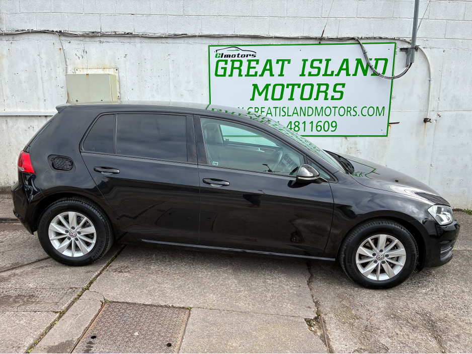 2015 Volkswagen Golf - image 4