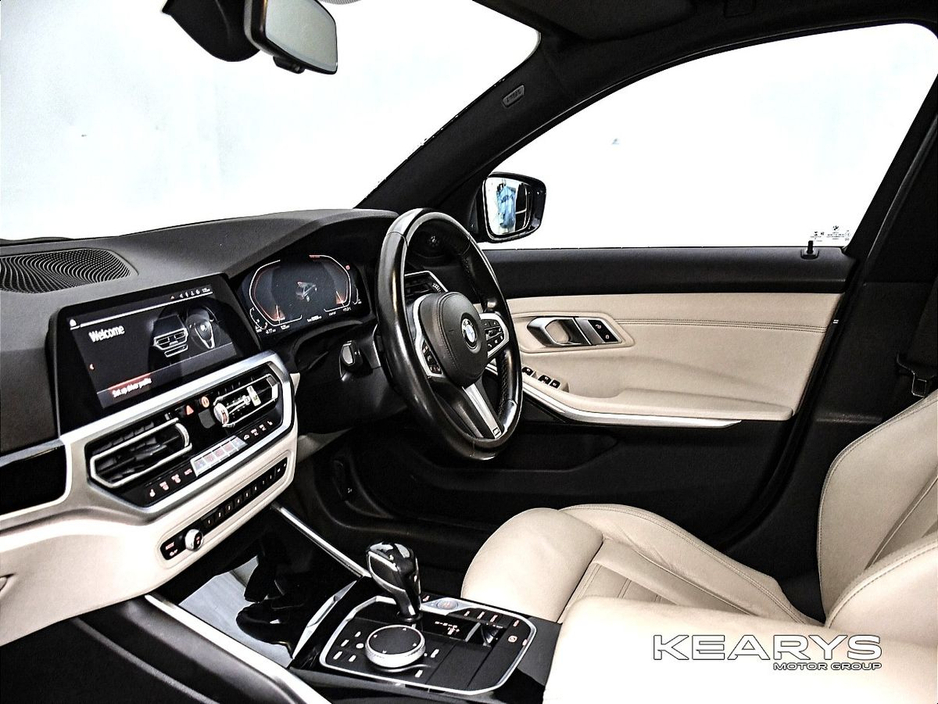 2020 BMW 3 Series - image 9