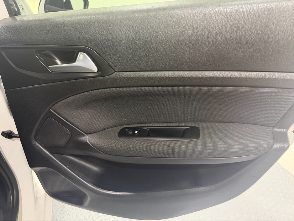 2021 Peugeot 308 - image 20