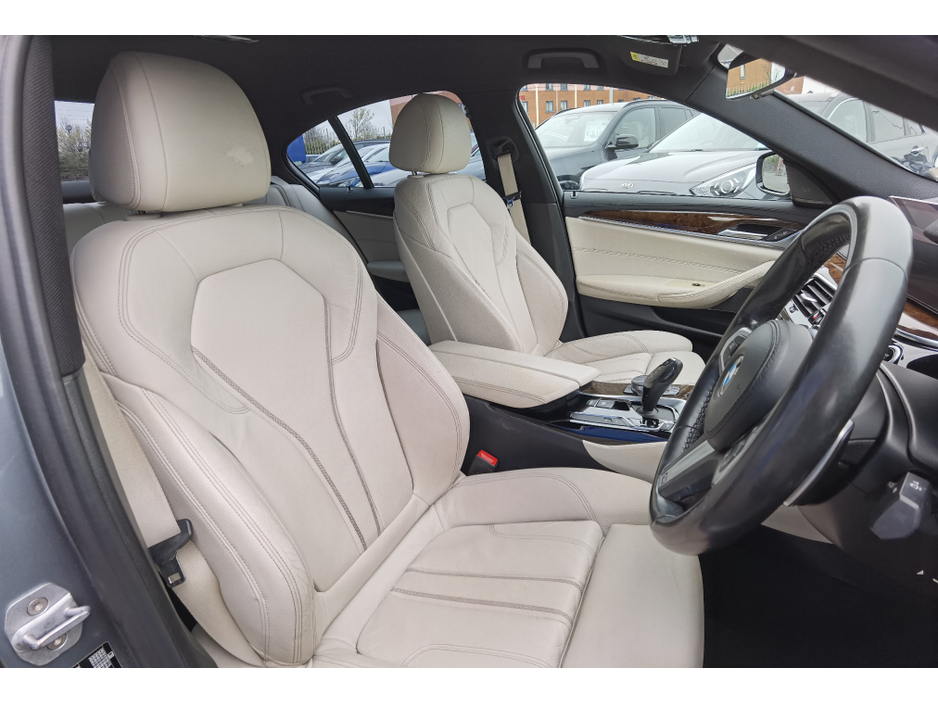 2019 BMW 5 Series - image 10