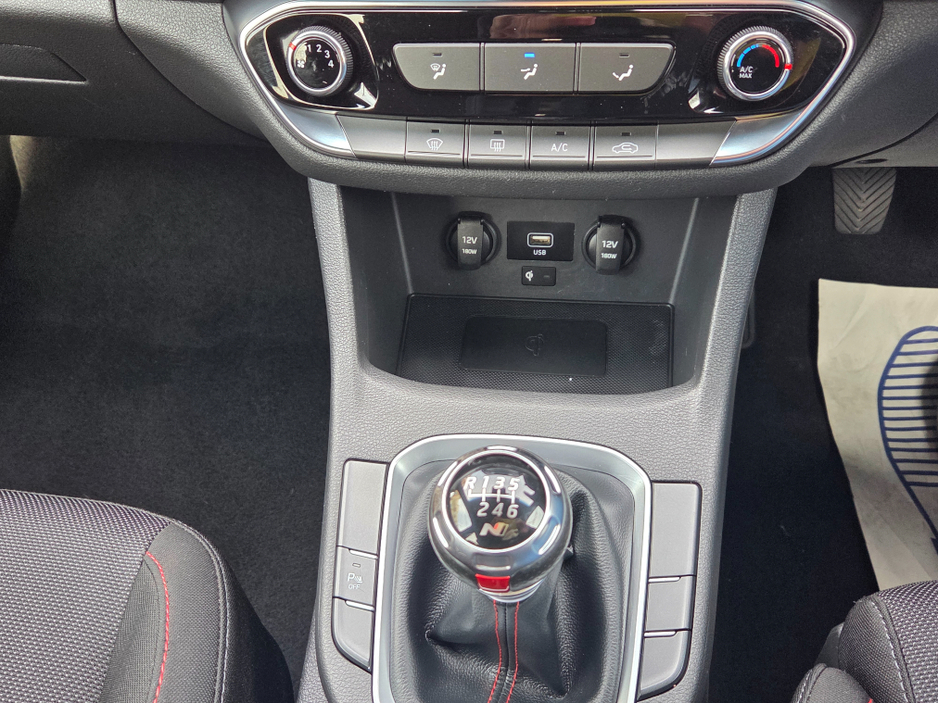 2022 Hyundai i30 - image 22