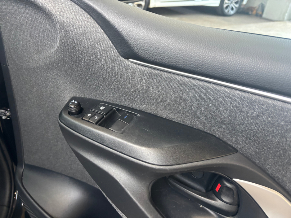 2021 Toyota Yaris - image 6