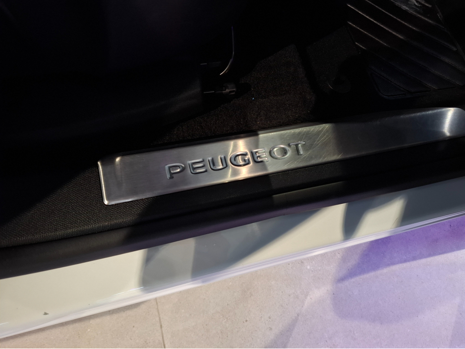 2024 Peugeot 5008 - image 17