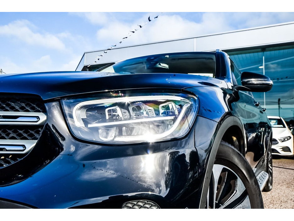 2022 Mercedes-Benz GLC Class - image 6