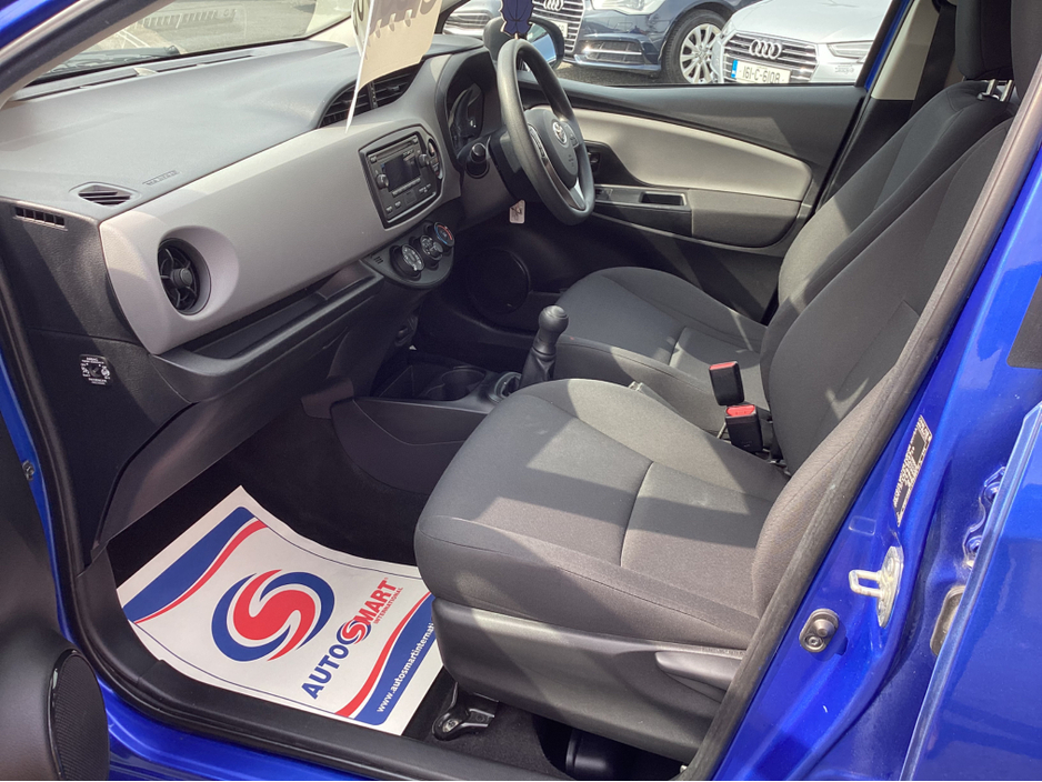 2020 Toyota Yaris - image 13