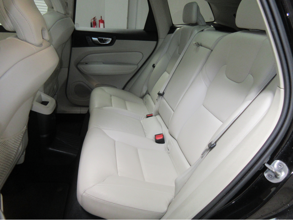 2023 Volvo XC60 - image 13