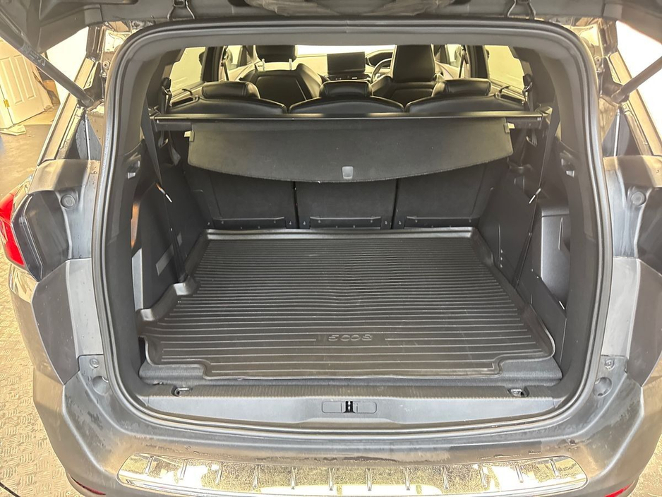 2024 Peugeot 5008 - image 9
