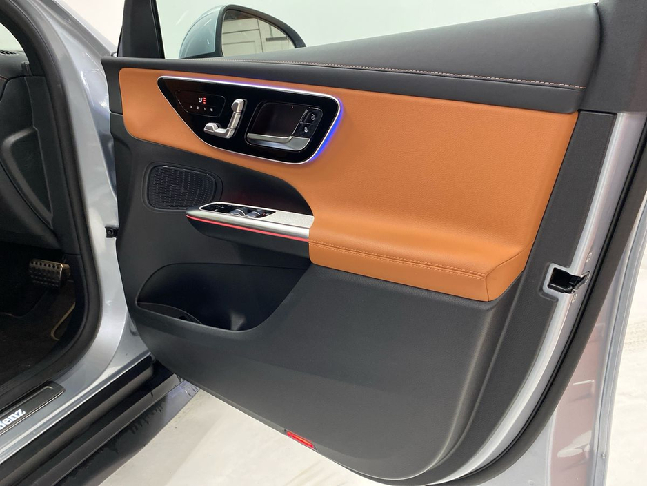 2025 Mercedes-Benz GLC Class - image 23