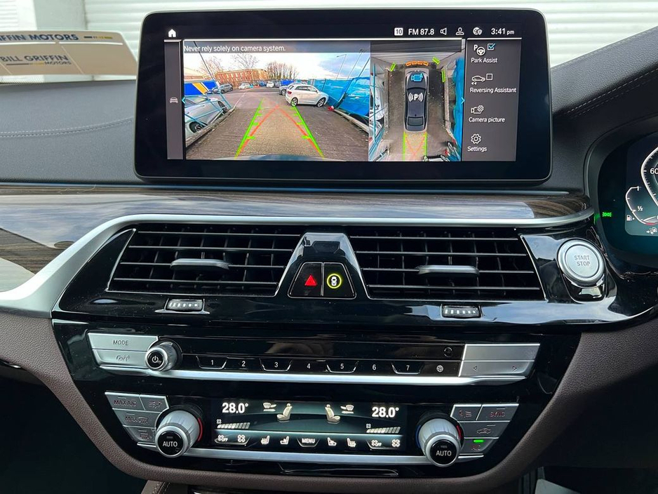 2022 BMW 5 Series 530e LUXURY LINE 2.0 HYBRID // HARMAN/KARDON // 360 VISUAL PARKING ASSIST // BMW INDIVIDUAL HEATED & COOLED SEATS €34,900