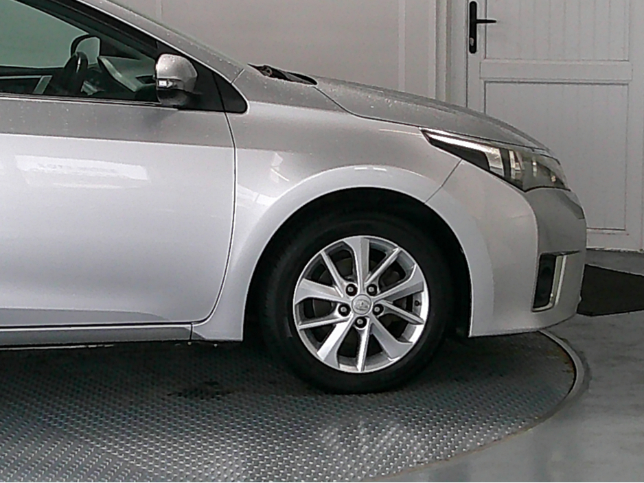 2014 Toyota Corolla - image 25