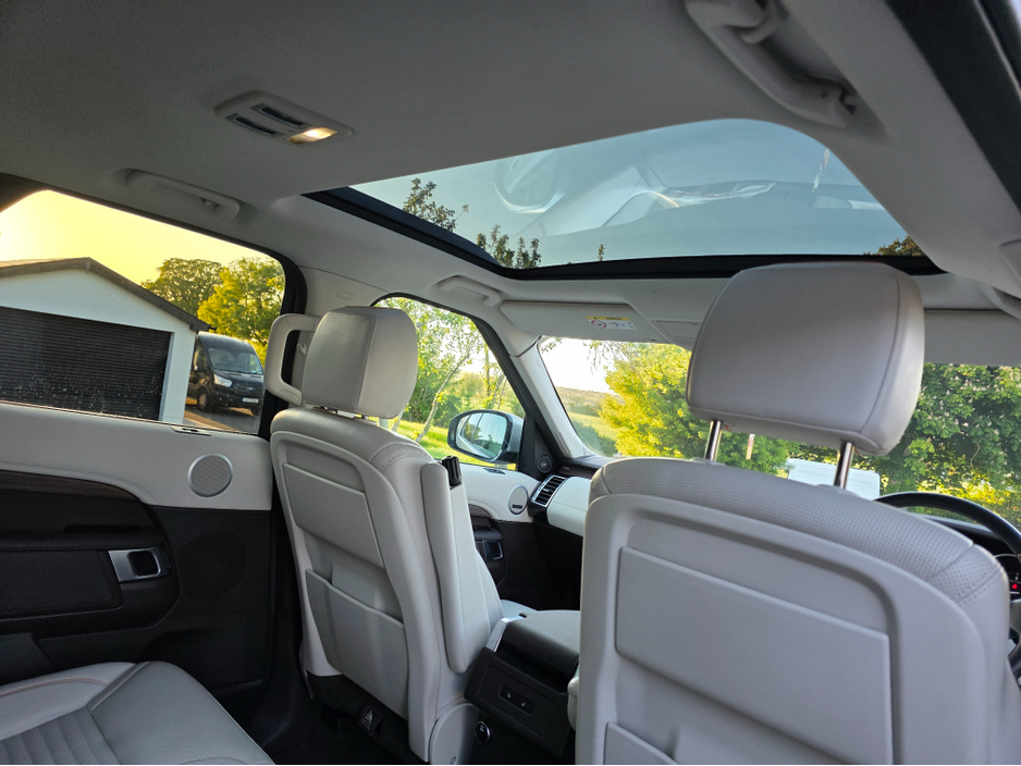 2017 Land Rover Discovery - image 18