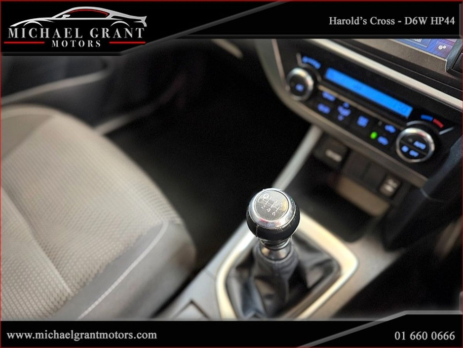 2014 Toyota Auris - image 25