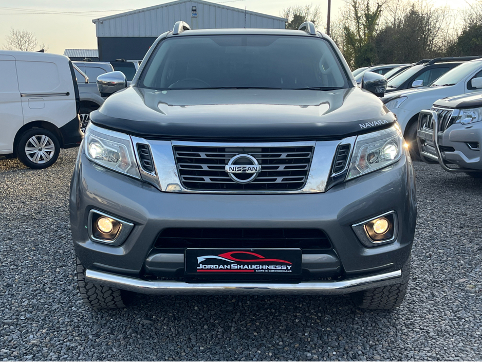 2019 Nissan Navara - image 2