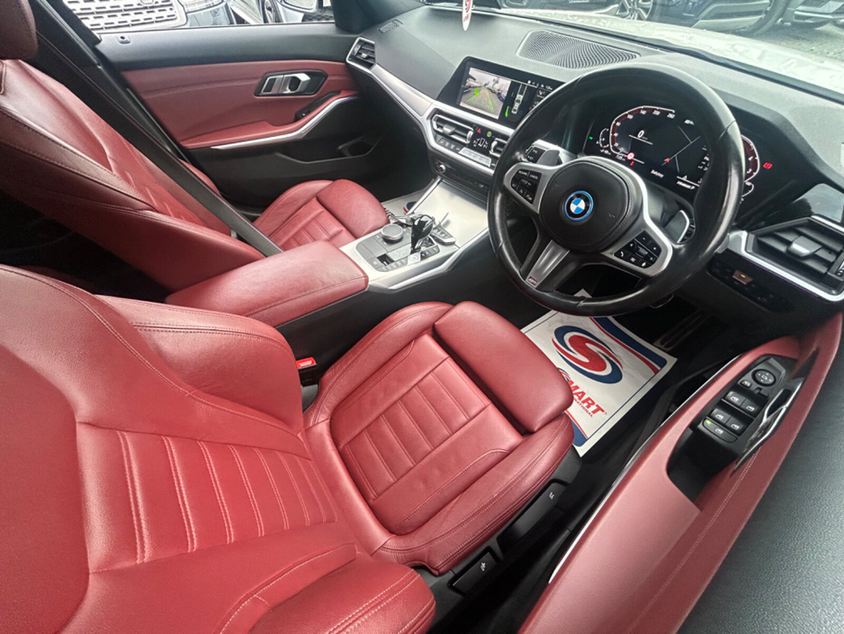 2022 BMW 3 Series - image 35