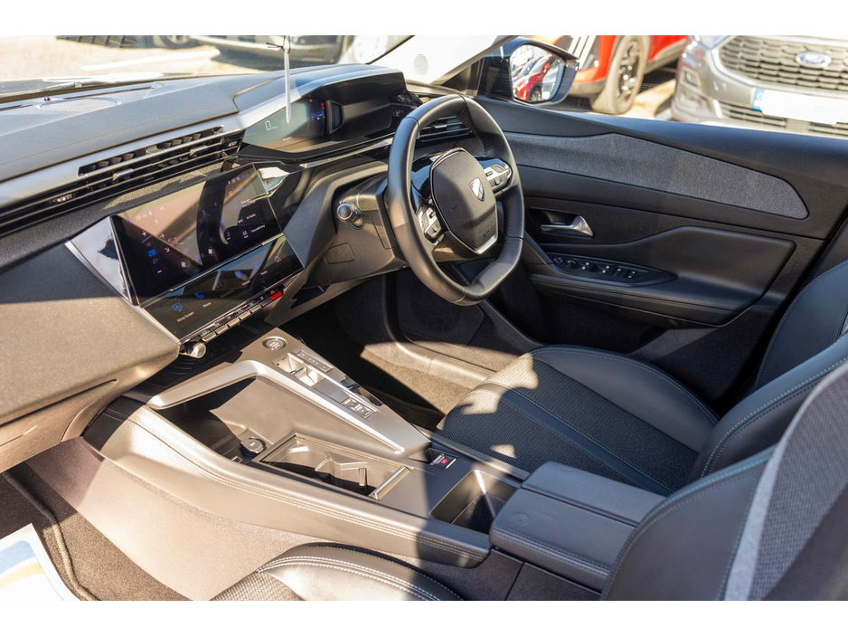 2024 Peugeot 308 - image 5