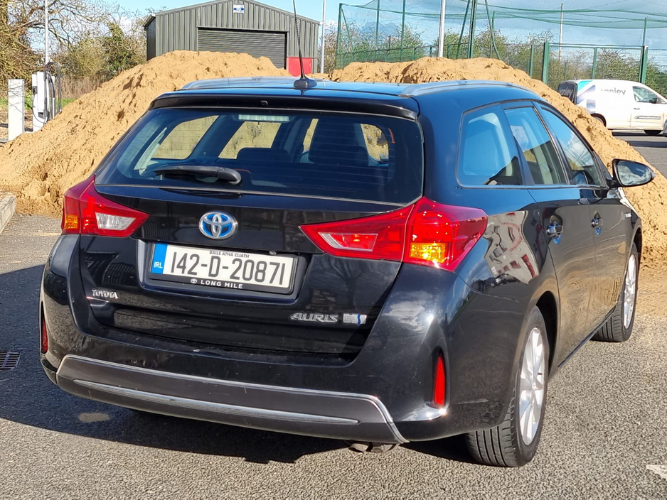 2014 Toyota Auris - image 3