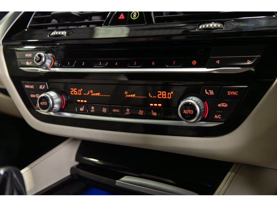 2022 BMW 5 Series - image 21