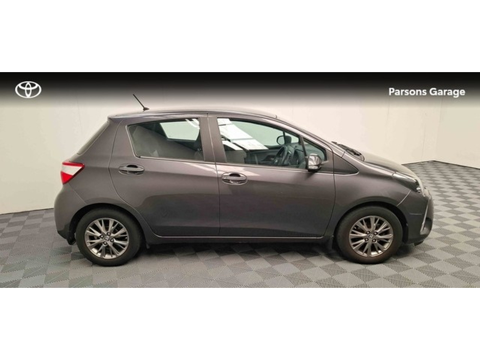 2020 Toyota Yaris - image 3