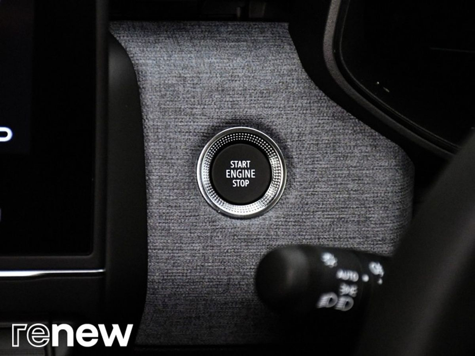 2025 Renault Clio - image 20