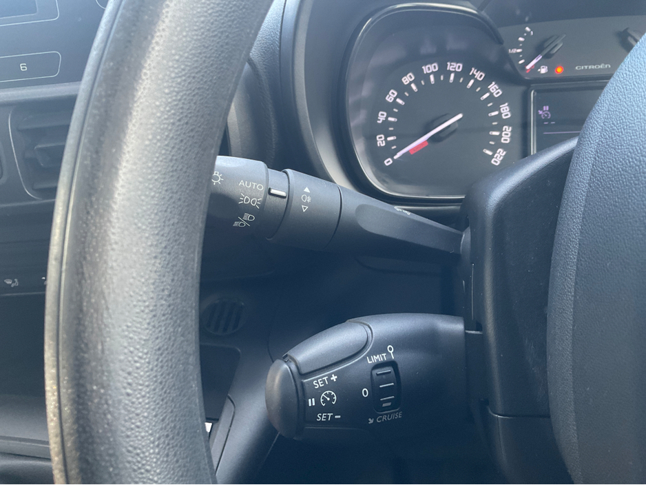 2020 Peugeot 5008 - image 9