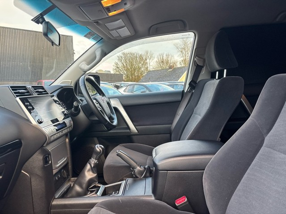 2023 Toyota Landcruiser - image 6