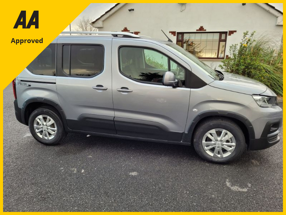 2022 Peugeot Rifter - image 4