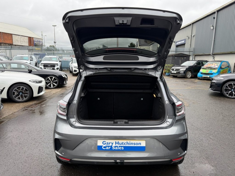 2024 Renault Clio - image 31