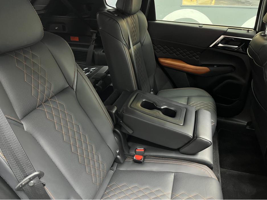 2024 Mitsubishi Outlander - image 16