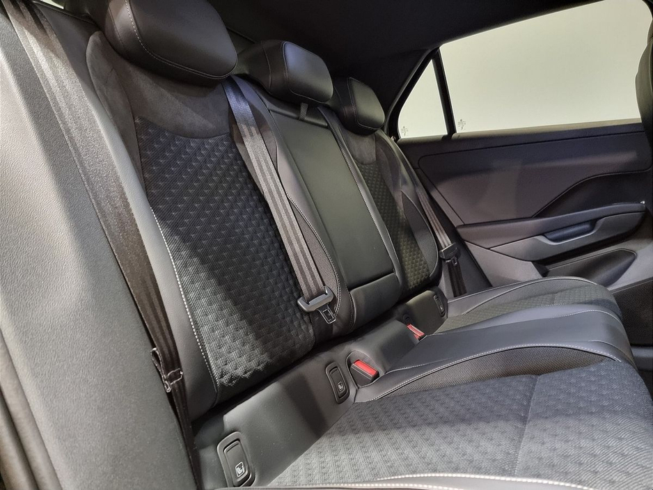 2026 Volkswagen T-Roc - image 24