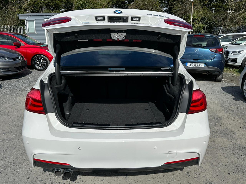 2017 BMW 3 Series - image 13