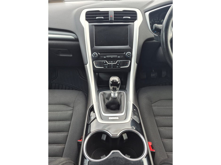 2017 Ford Mondeo - image 18