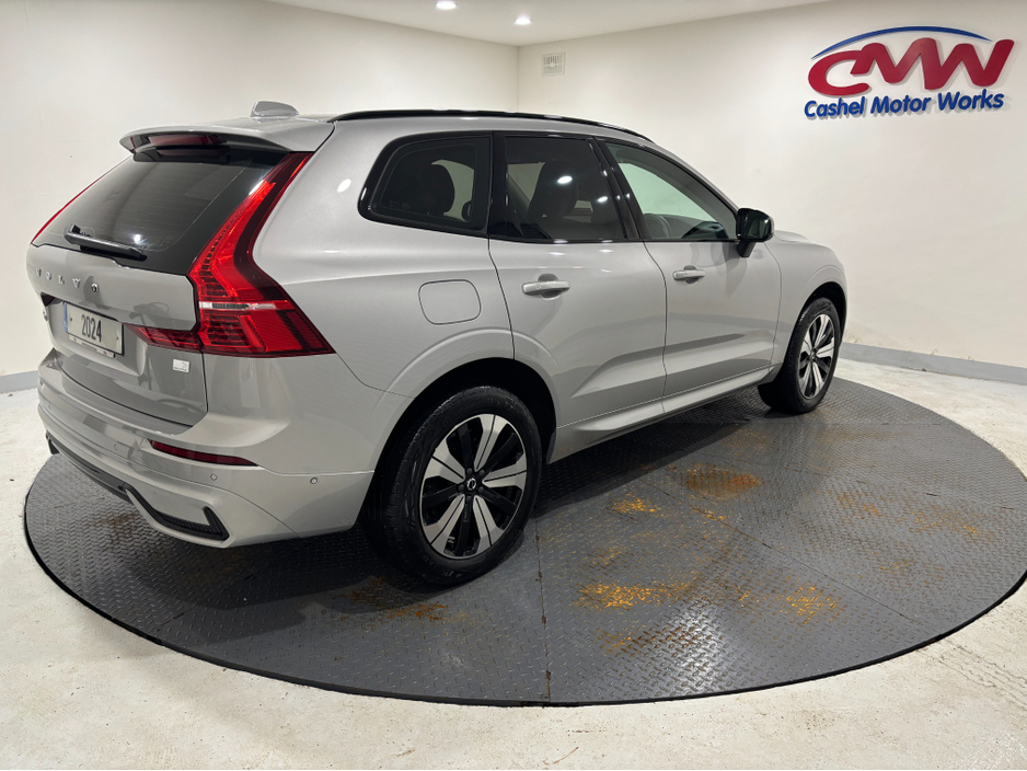 2024 Volvo XC60 - image 7