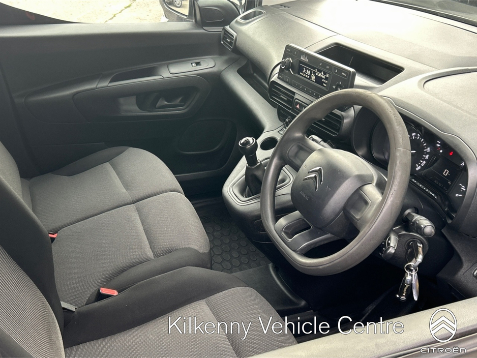 2021 Citroen Berlingo - image 15